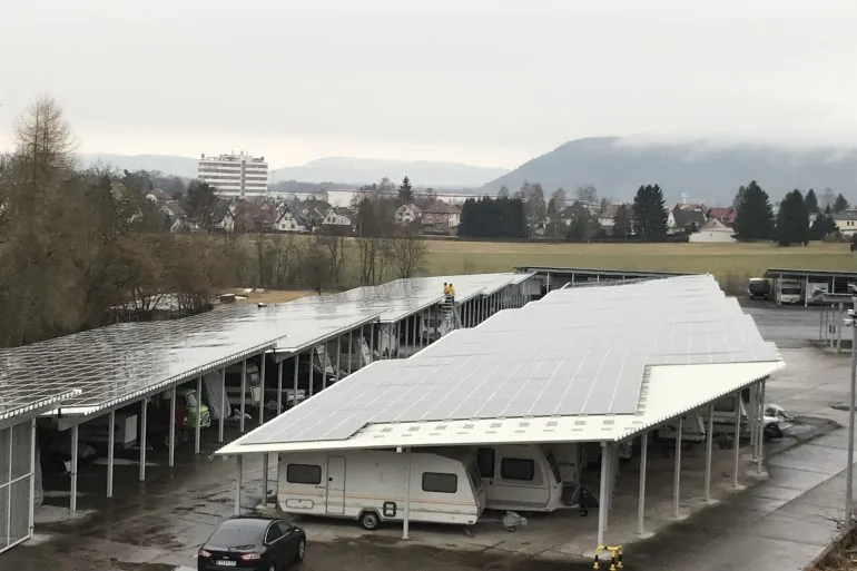 Gereinigte Solarmodule im Detail