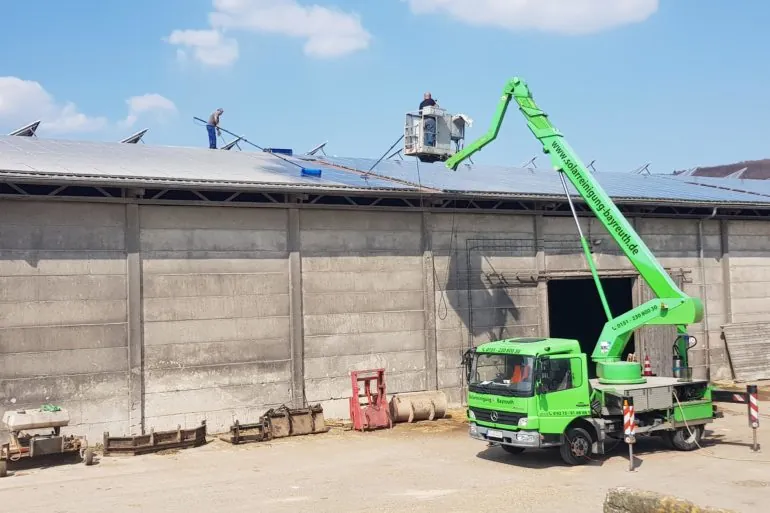 Gereinigte Photovoltaik-Freiflächenanlage