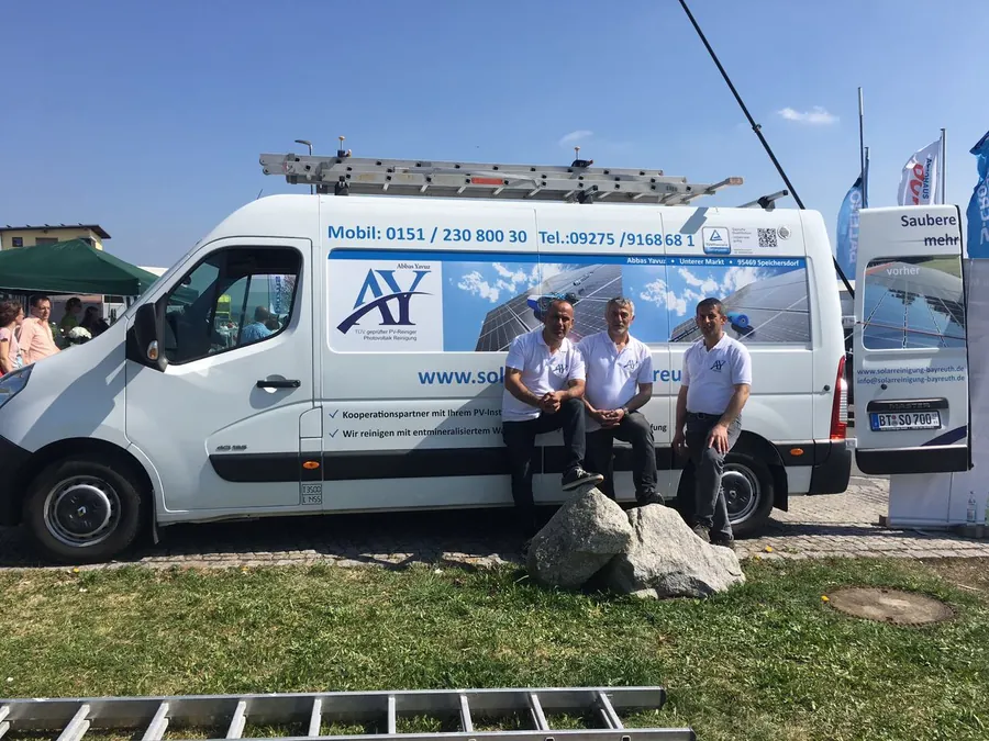 Reinigung einer Photovoltaik-Freiflächenanlage